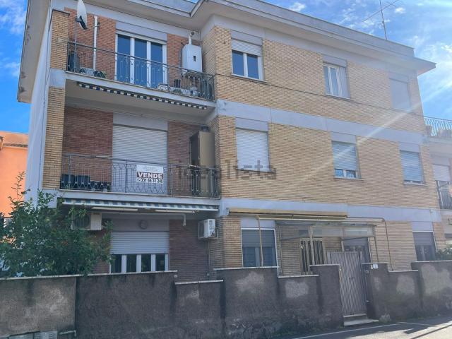 Appartamento in vendita di 90 m² in Via Santa Barbara, 110