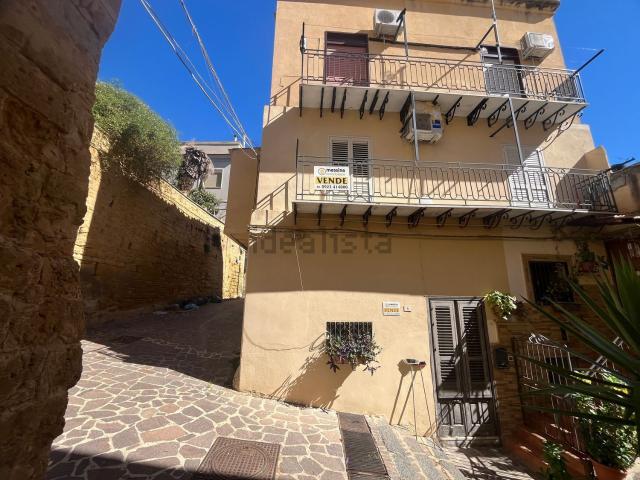 Appartamento in vendita di 90 m² in Via Sanzo