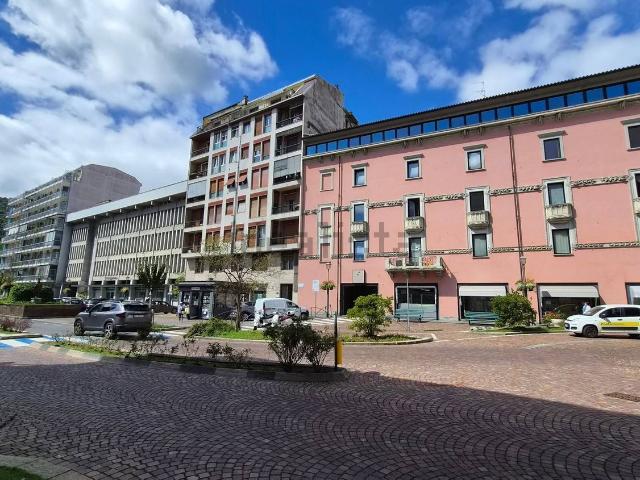 Appartamento in vendita di 90 m² in Viale Carlo Fassò, 16