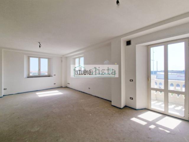 Appartamento in vendita di 90 m² in Viale Cristoforo Colombo, 2