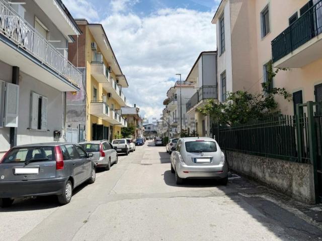 Appartamento in vendita di 90 m² in Viale dei Gerani, 6