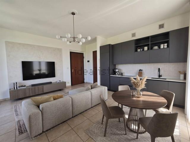 Appartamento in vendita di 90 m² in Viale Pertini, 51