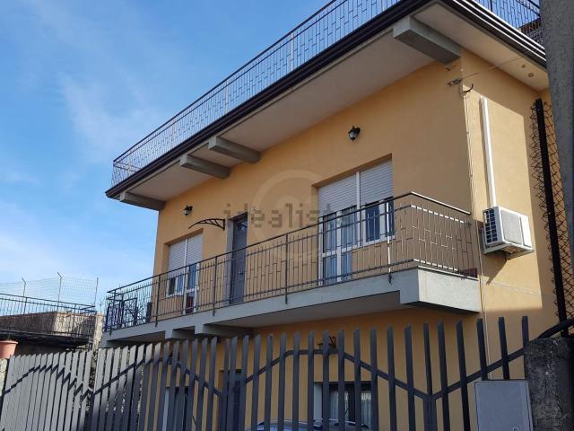 Appartamento in vendita di 90 m² in Via F. Crispi, 2