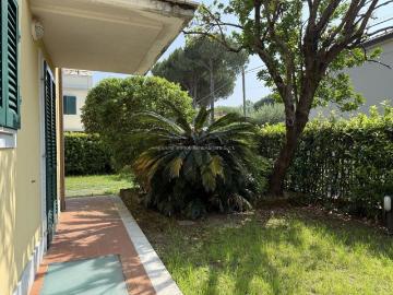 Appartamento in vendita a Poveromo - Giardino