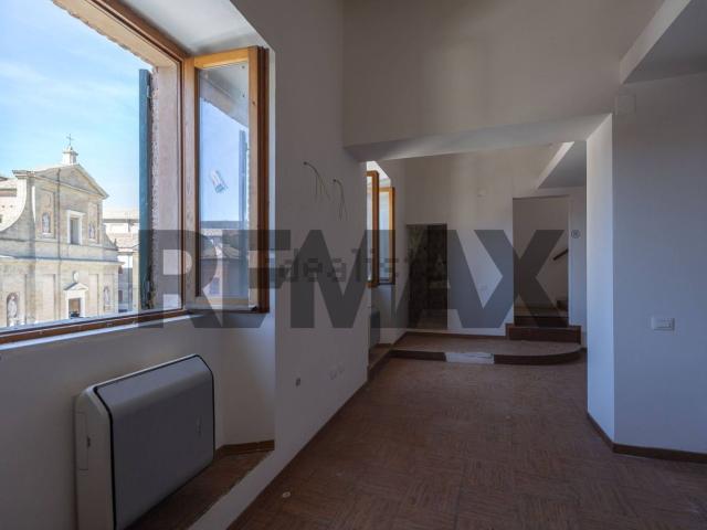 Appartamento in vendita di 91 m² in Piazza IV Novembre, 33