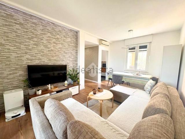 Appartamento in vendita di 91 m² in Via Angelo Cattaruzza