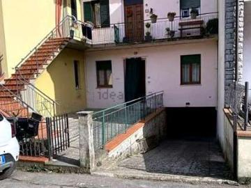 Appartamento in vendita di 91 m² in Via della Stazione, 53