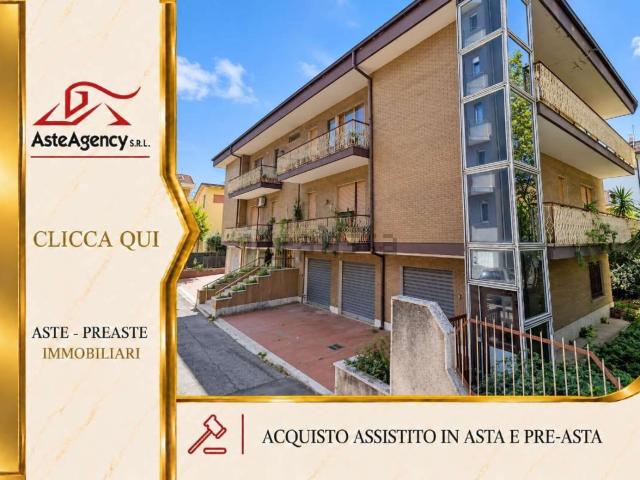 Appartamento in vendita di 91 m² in Viale Europa, 34