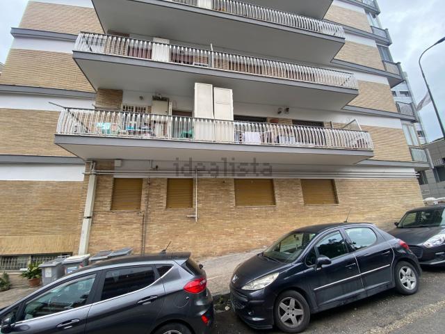 Appartamento in vendita di 920 m² in Viale Maria Bakunin, 167