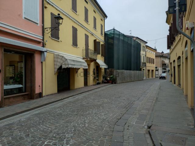 Appartamento in vendita di 921 m² in Via Giacomo Matteotti, 18