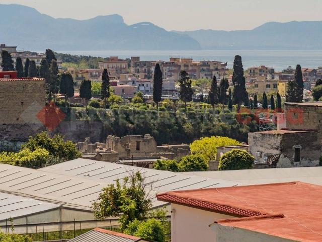 Appartamento in vendita di 92 m² in Corso Resina, 75