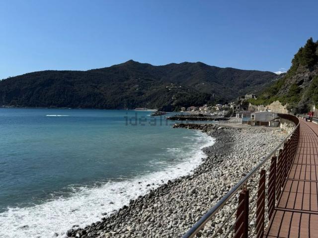 Appartamento in vendita di 92 m² in Lungomare Dante Alighieri, 8