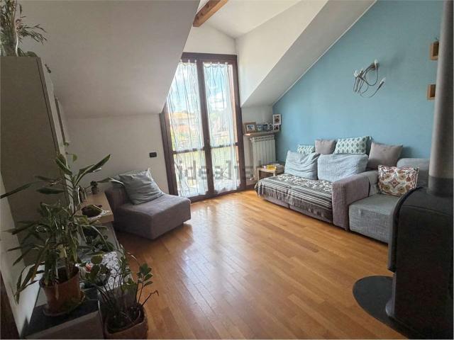 Appartamento in vendita di 92 m² in Via Ugo Foscolo, 2