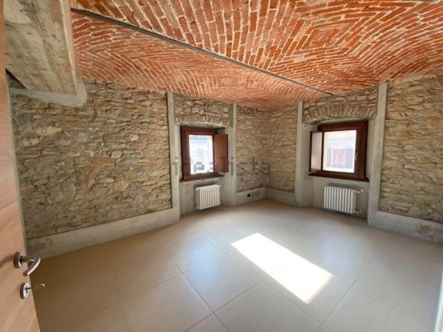 Appartamento in vendita di 92 m² in Via Caduti della Libertà, 1