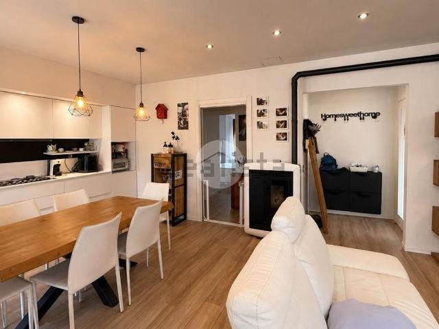 Appartamento in vendita di 92 m² in Via Cava, 17