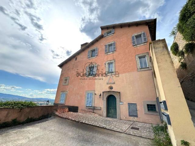 Appartamento in vendita di 92 m² in Via della Piaggia Nuova