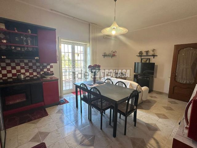 Appartamento in vendita di 92 m² in Via Domenico Fontana