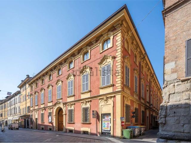 Appartamento in vendita di 92 m² in Via Emilia Santo Stefano, 5