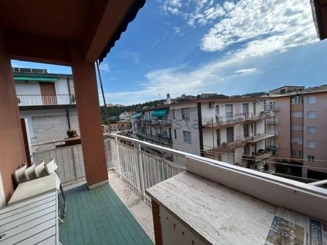 Appartamento in vendita di 92 m² in Via G. Leopardi, 11