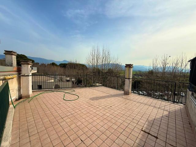 Appartamento in vendita di 92 m² in Via Giuliano Montelucci, 9