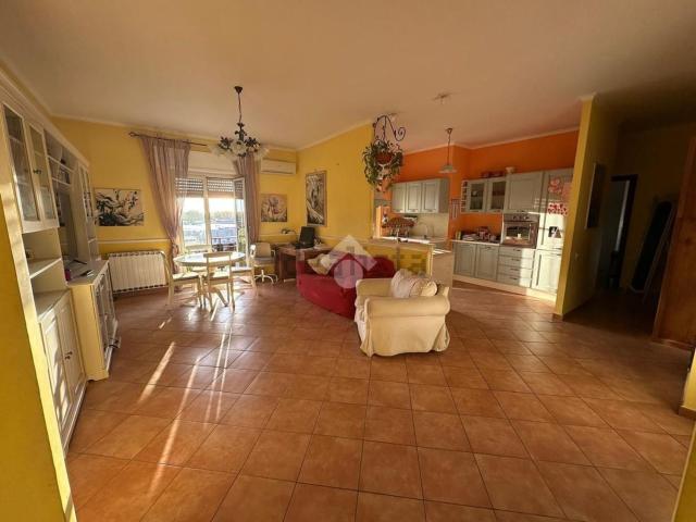 Appartamento in vendita di 92 m² in Via Lago di Garda, 2