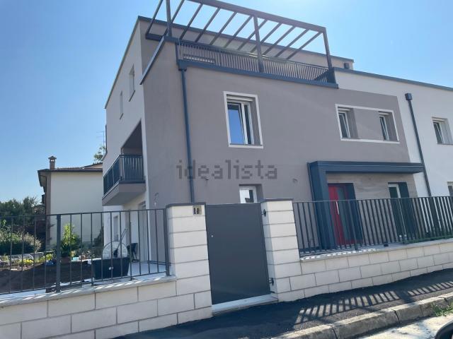 Appartamento in vendita di 92 m² in Via Omobono Tenni