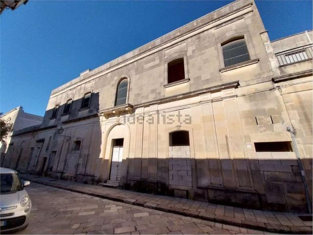 Appartamento in vendita di 939 m² in Via Francesca Capece, 59