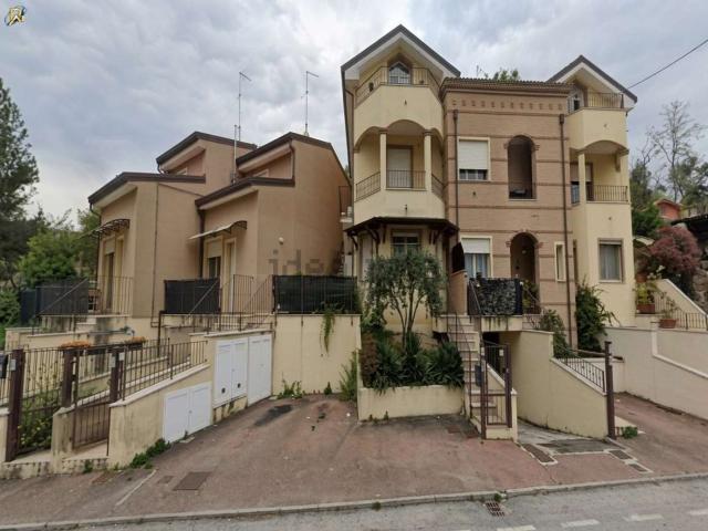 Appartamento in vendita di 97 m² in Corso Europa, 1