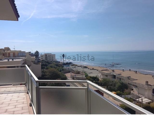 Appartamento in vendita di 97 m² in Lungomare Enea