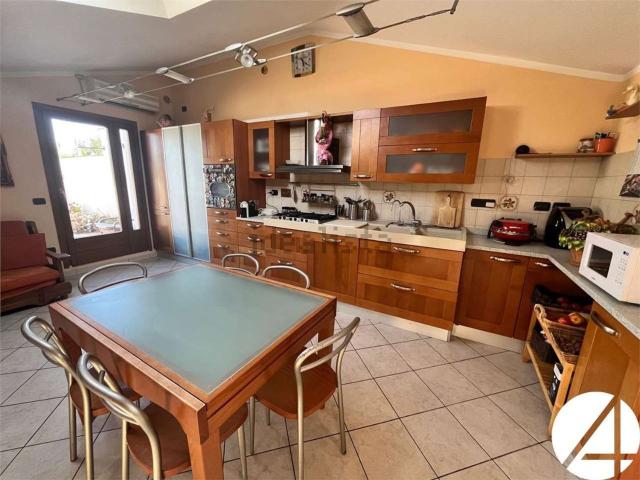 Appartamento in vendita di 97 m² in Via Fratelli Cervi, 1000