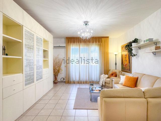 Appartamento in vendita di 97 m² in Via Fratelli Rosselli, 310