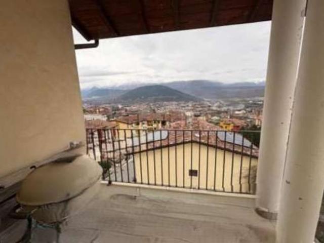 Appartamento in vendita di 97 m² in Via Marruvium