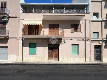 Appartamento in vendita di 97 m² in Via Romolo, 74