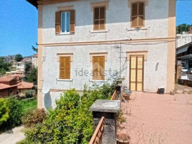 Appartamento in vendita di 97 m² in Via Vittorio Veneto, 48