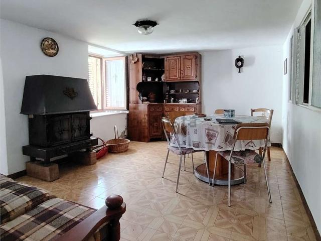 Appartamento in vendita di 94 m² in Frazione la Place, 26