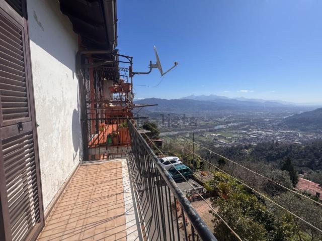 Appartamento in vendita di 94 m² in Località FOLLO ALTO