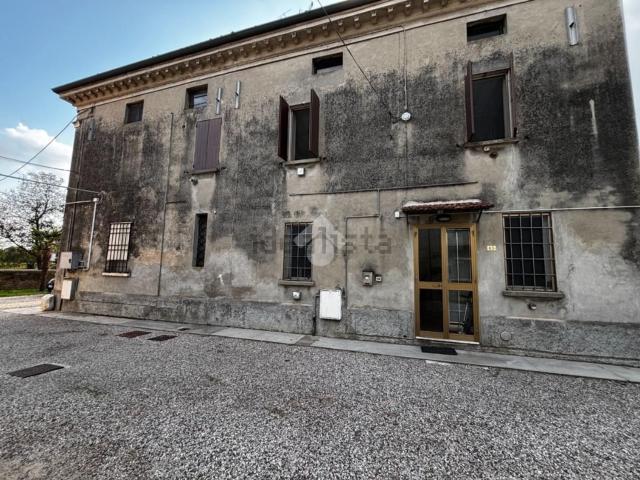 Appartamento in vendita di 94 m² in Strada Chiaviche, 63