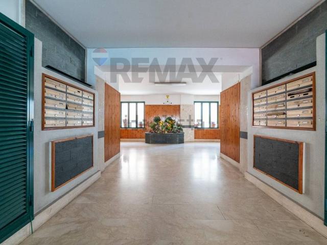 Appartamento in vendita di 94 m² in Via Ammiraglio Caracciolo, 27