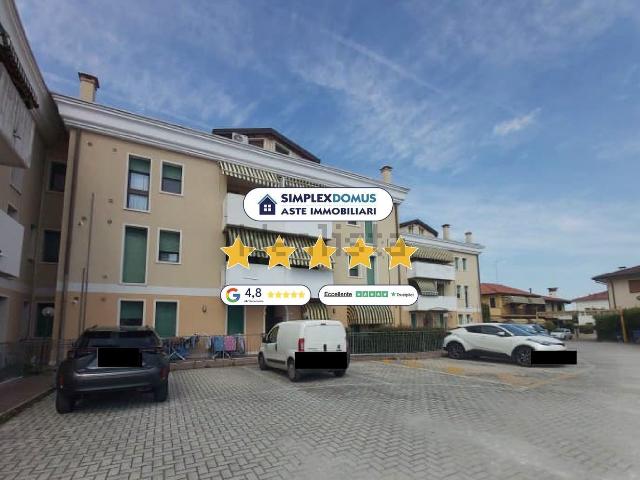 Appartamento in vendita di 94 m² in Via C. Battisti