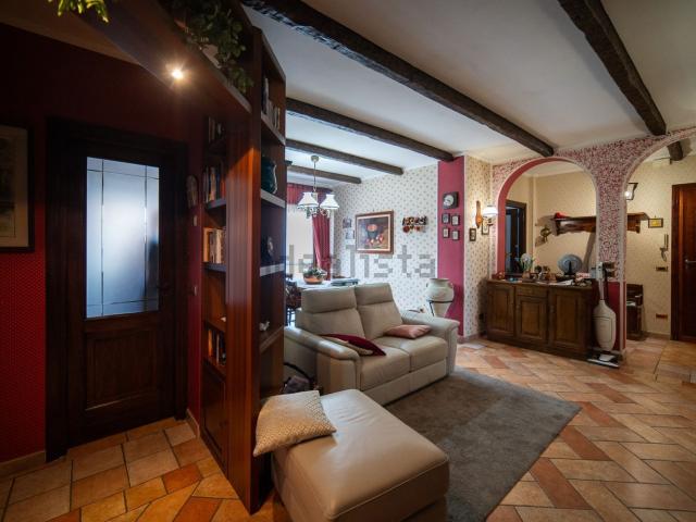 Appartamento in vendita di 94 m² in Via Cavour, 8