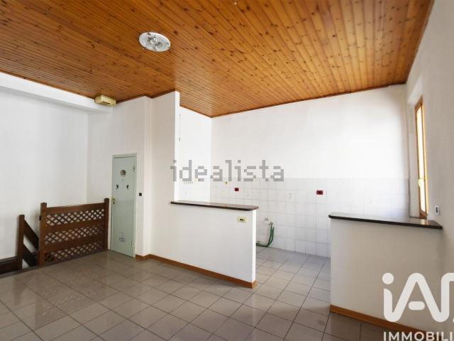 Appartamento in vendita di 94 m² in Via Circonvallazione, 11