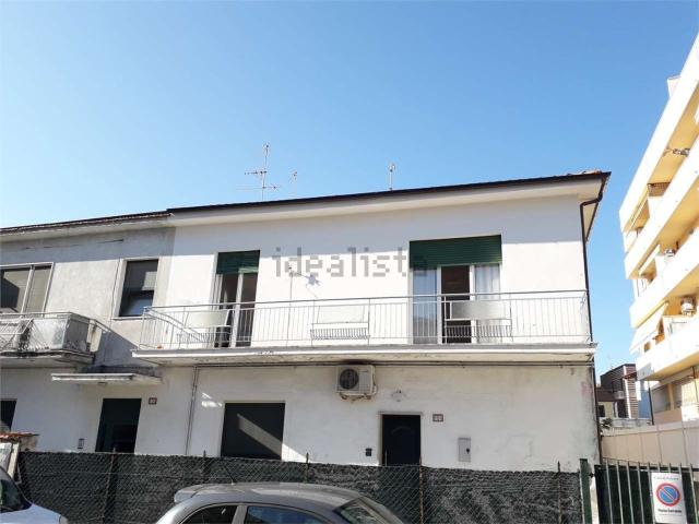 Appartamento in vendita di 94 m² in Via dei Peligni, 106
