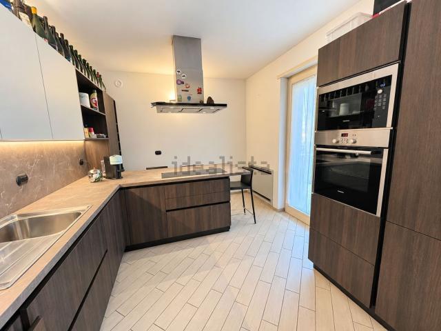 Appartamento in vendita di 94 m² in Via della Costituzione