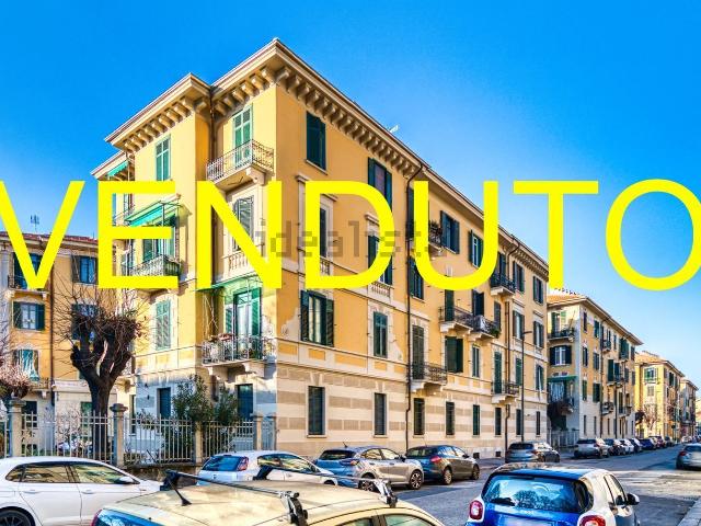 Appartamento in vendita di 94 m² in Via Francesco Azzi, 9