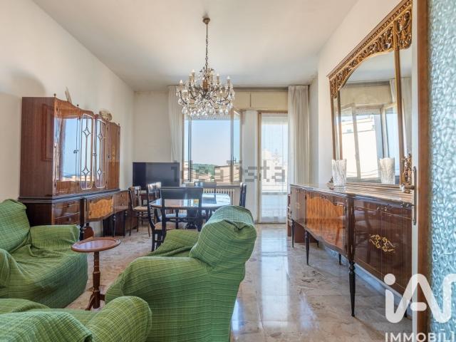 Appartamento in vendita di 94 m² in Via Francesco Petrarca, 33