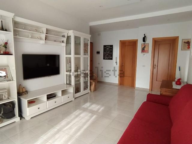 Appartamento in vendita di 94 m² in Via Giacomo Matteotti, 23