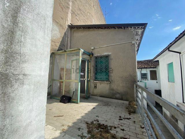 Appartamento in vendita di 94 m² in Via Giacomo Matteotti, 35