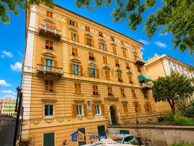 Appartamento in vendita di 94 m² in Via Giuseppe Casaregis, 21