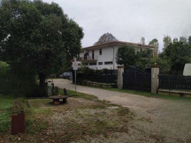 Appartamento in vendita di 94 m² in Via Lanceri Firenze, 27