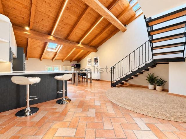 Appartamento in vendita di 94 m² in Via Montepelato Nord, 50